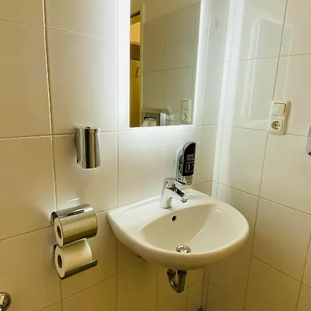 Отель Bestprice Hauptbahnhof Ахен