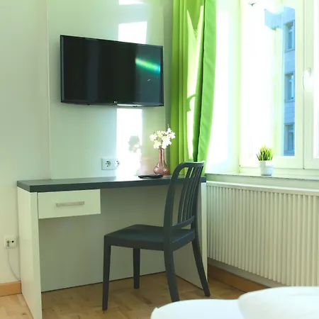 Bestprice Hauptbahnhof Отель 2*